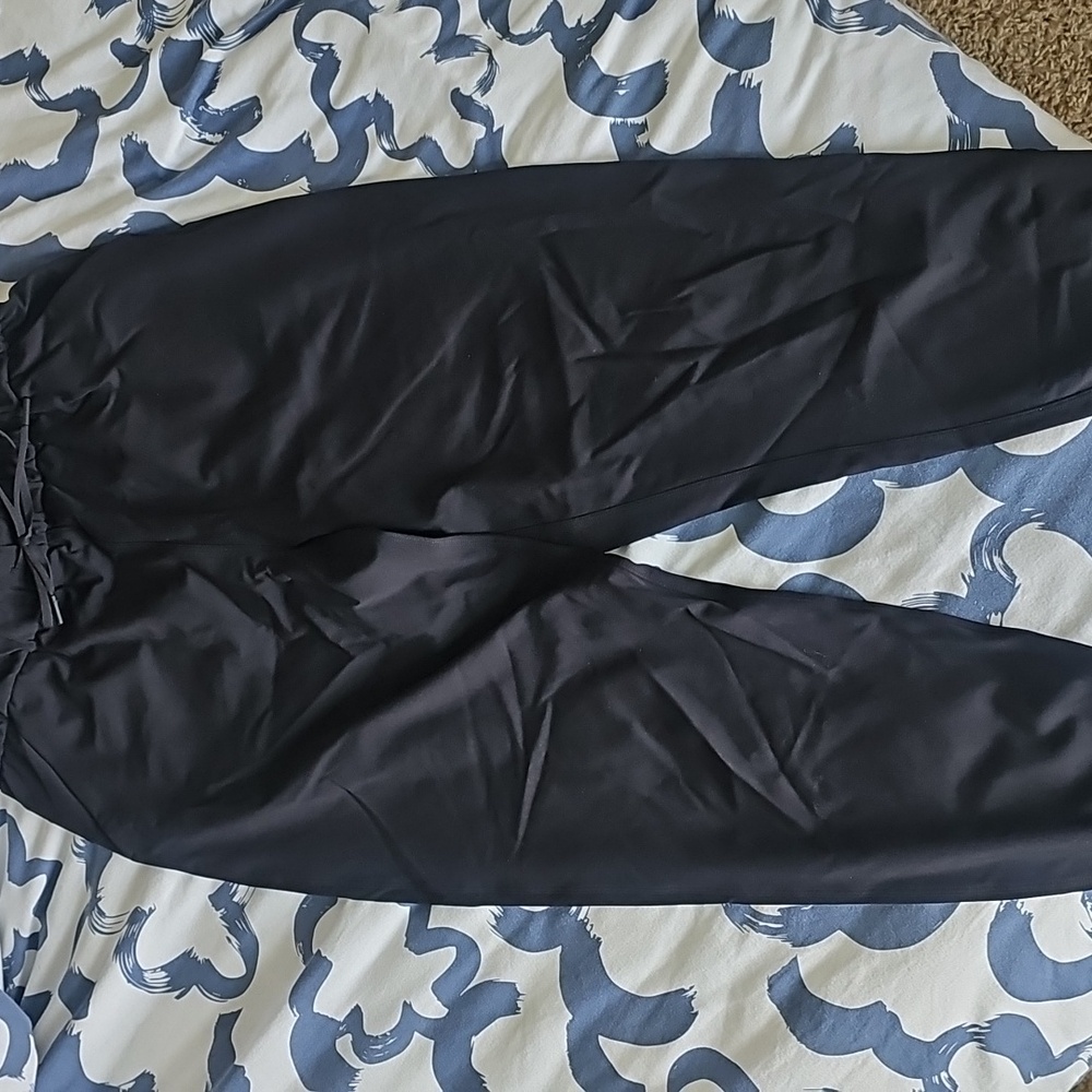 Lululemon black joggers - SIZE 10